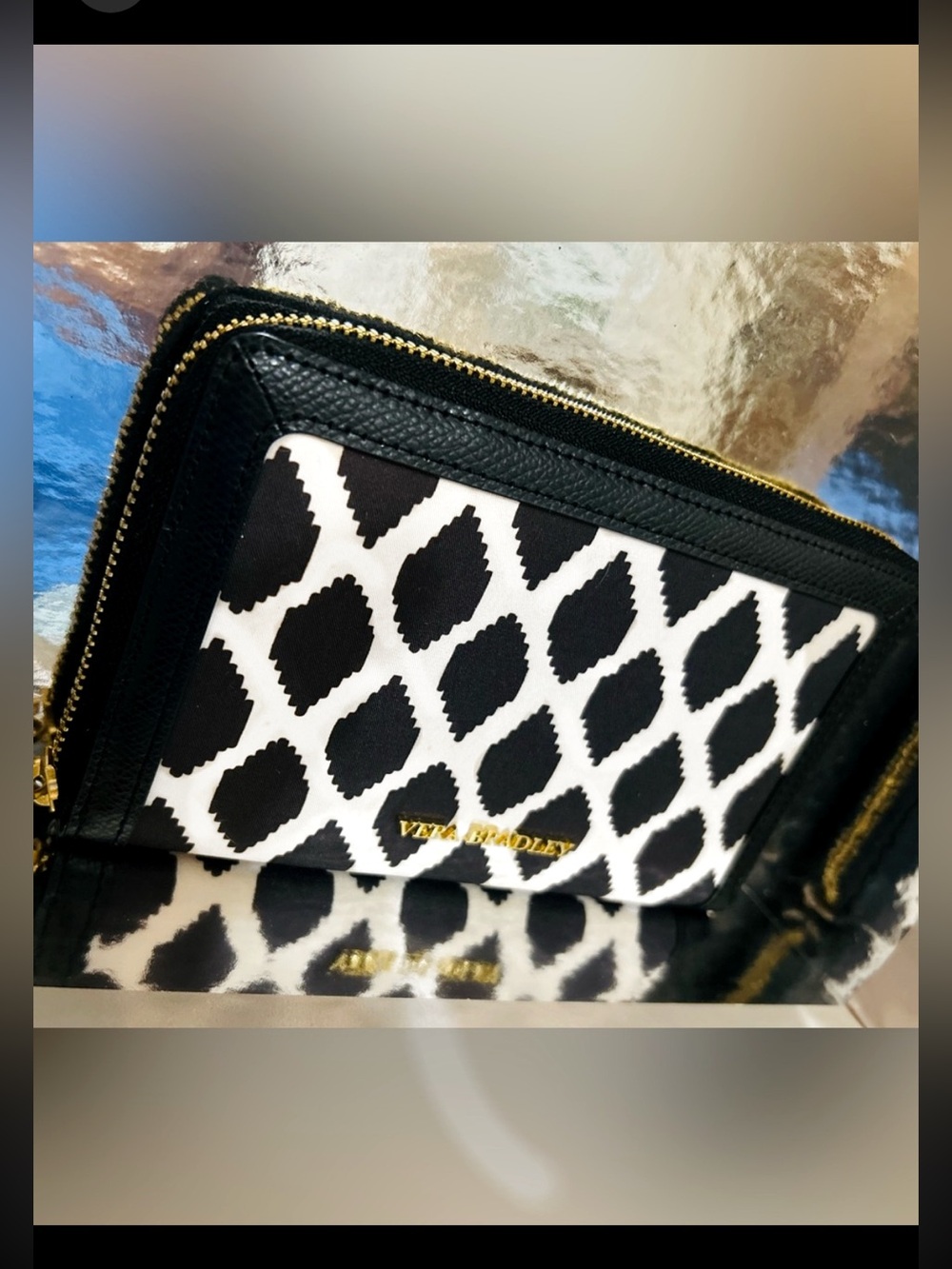 Absolutely Beautiful Leather Trim Vera Bradley Wallet 💕